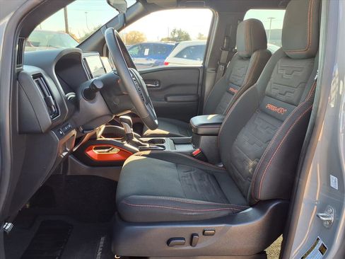 Used 2025 Nissan Frontier PRO-4X image 17