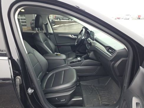 Certified 2022 Ford Escape Titanium w/ Class II Trailer Tow Package image 8