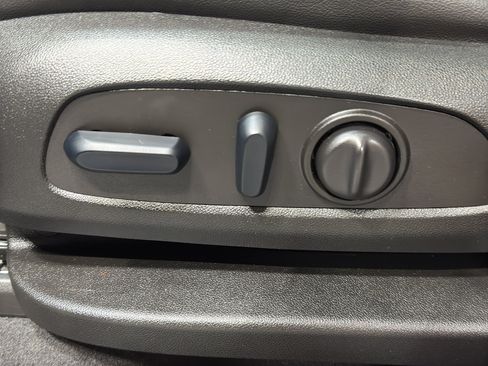 Used 2024 Chevrolet Traverse Premier image 16