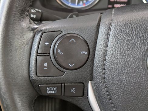 Used 2018 Toyota Corolla SE w/ SE Premium Package FWD image 17