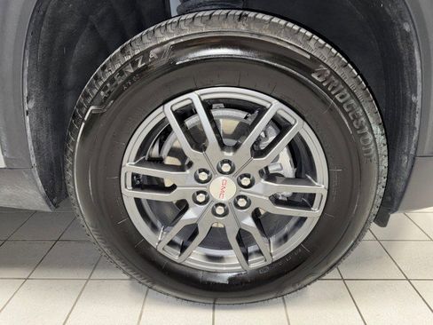 Used 2025 GMC Acadia Elevation image 9