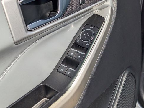 Used 2022 Ford Explorer XLT w/ Equipment Group 202A image 17