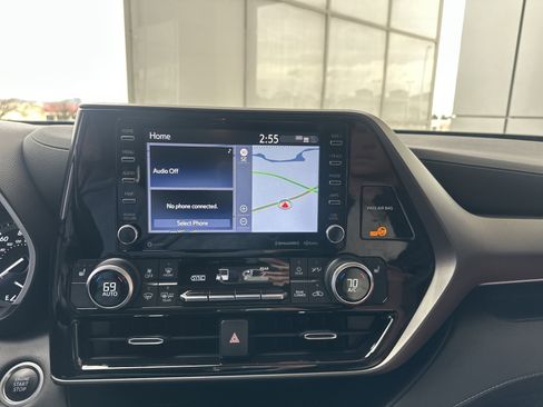 Used 2021 Toyota Highlander XLE image 39