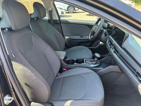 Used 2025 Kia K4 FWD image 35