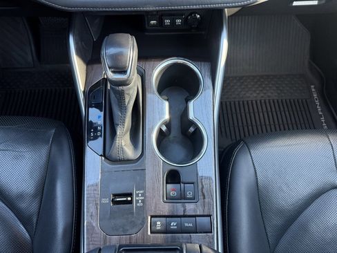 Used 2020 Toyota Highlander Limited image 26