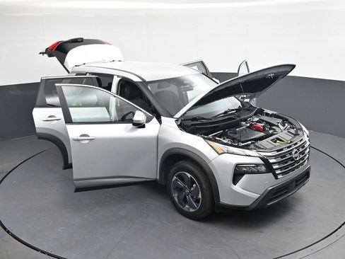 Used 2025 Nissan Rogue SV FWD image 44