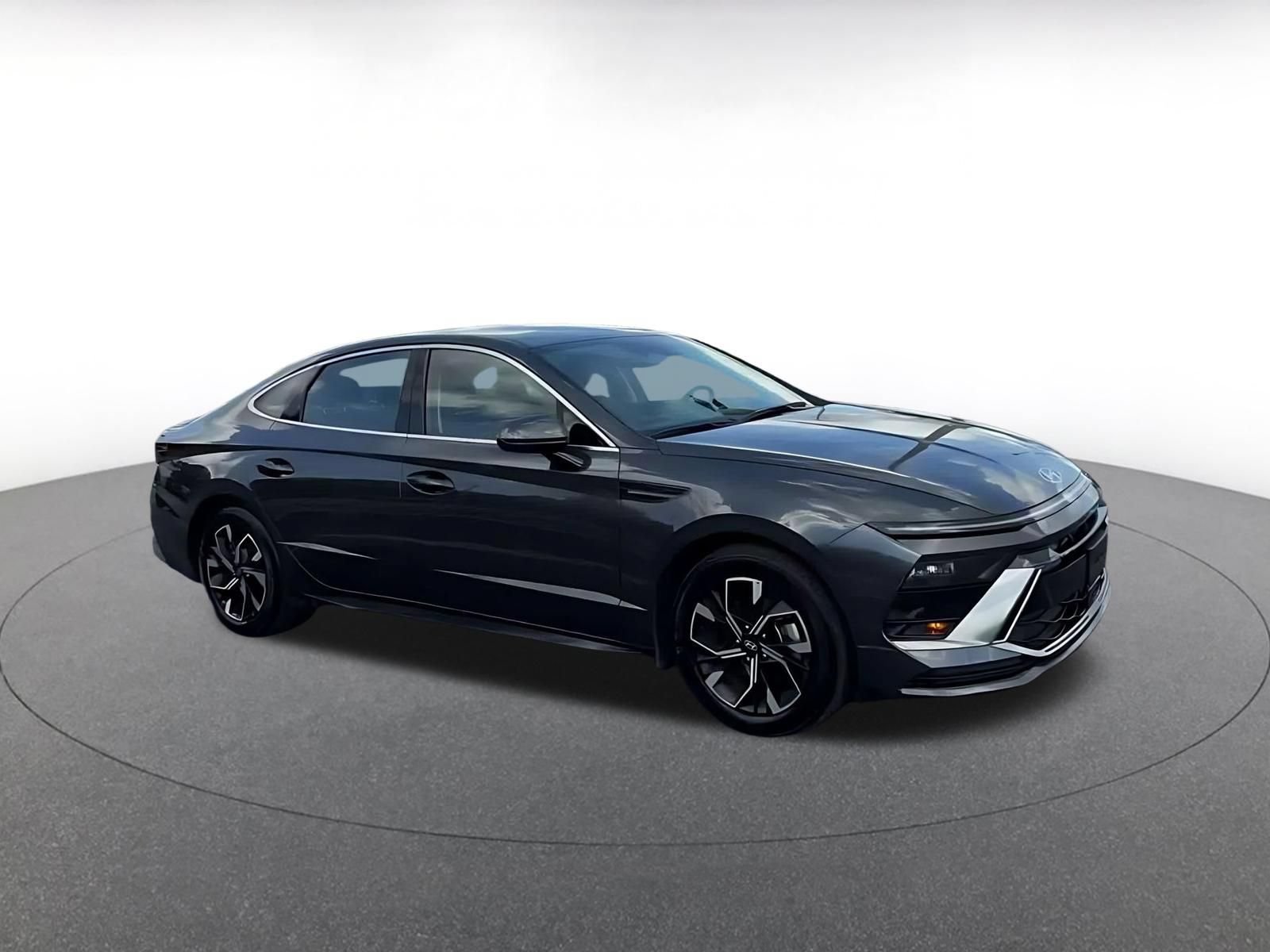 Used 2025 Hyundai Sonata SEL FWD image 2