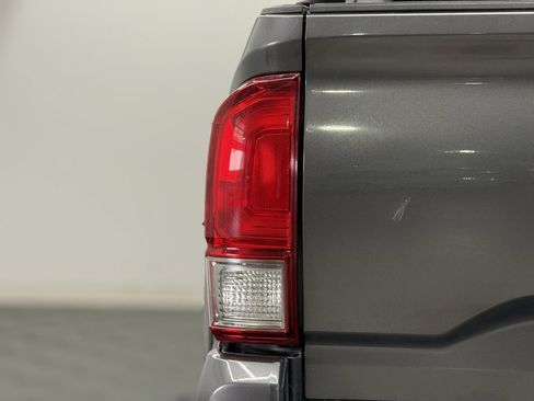 Used 2017 Toyota Tacoma TRD Sport image 9