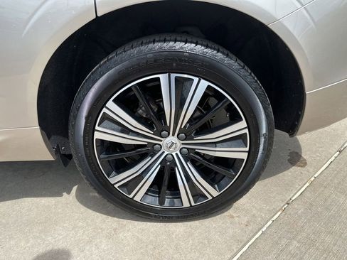 Certified 2023 Volvo XC60 B5 Plus w/ Climate Package AWD/4WD image 19