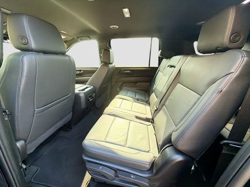 Used 2025 Chevrolet Suburban Z71 AWD/4WD image 24