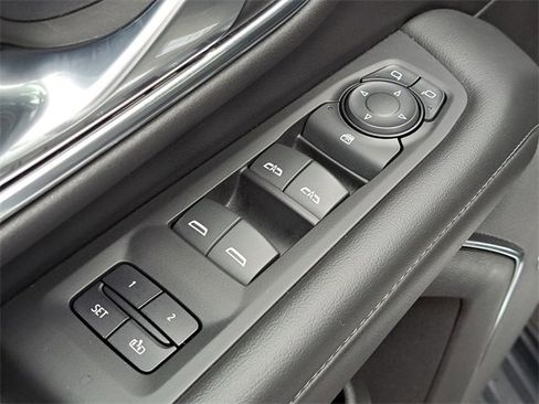 Used 2023 Chevrolet Suburban LT image 21