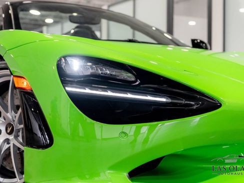Used 2026 McLaren 750S Spider RWD image 9