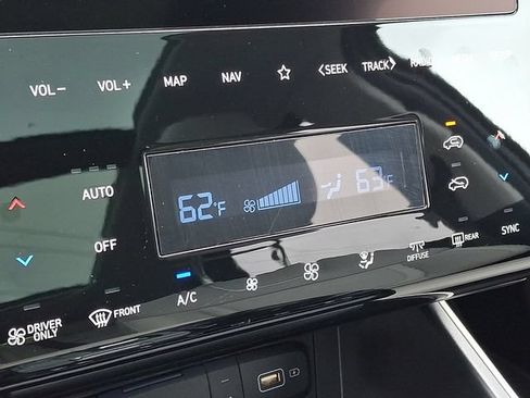 Certified 2024 Hyundai Tucson Limited AWD/4WD image 16