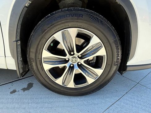 Used 2022 Toyota Highlander XLE image 20