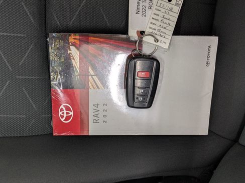 Used 2022 Toyota RAV4 XLE w/ Convenience Package image 15