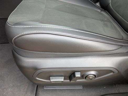 New 2025 Jeep Grand Cherokee Altitude image 12