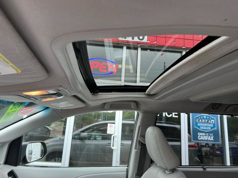 Used 2011 Toyota Sienna XLE w/ Entertainment Pkg FWD image 12