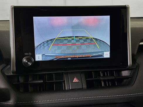 Used 2025 Toyota RAV4 XLE FWD image 25
