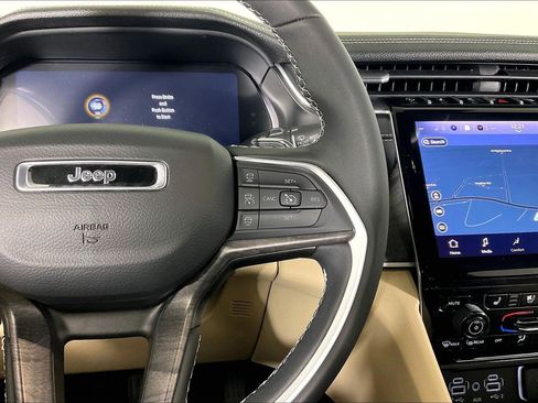Used 2024 Jeep Grand Cherokee Limited w/ Luxury Tech Group II AWD/4WD image 19