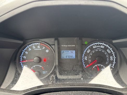 Used 2017 Toyota Tacoma SR image 26