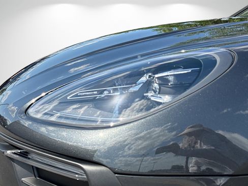 Used 2025 Porsche Macan AWD/4WD image 9