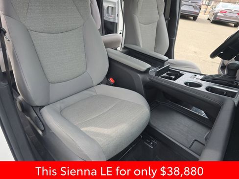Used 2025 Toyota Sienna LE image 16
