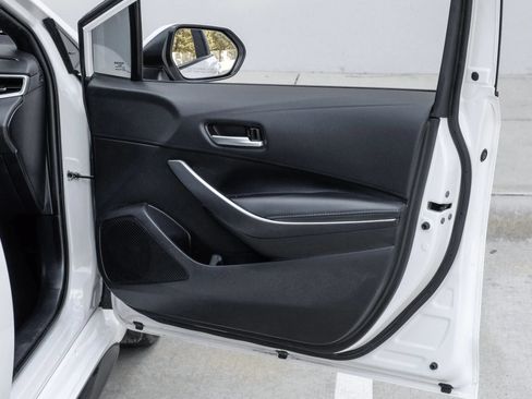 Used 2020 Toyota Corolla SE w/ SE Premium Package FWD image 37