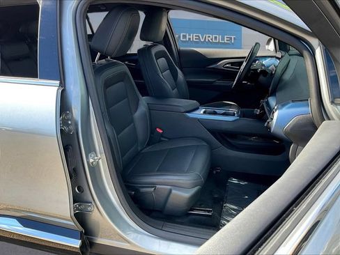 Certified 2024 Chevrolet Equinox EV LT FWD image 30