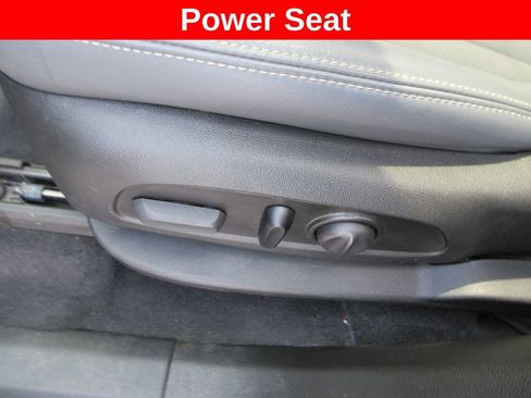 Used 2024 Buick Enclave Essence w/ Experience Buick Package FWD image 27