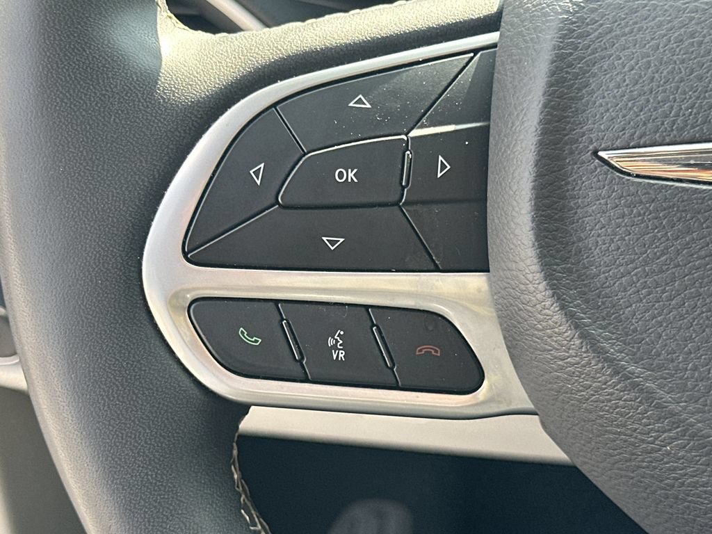 Used 2024 Chrysler Pacifica Touring-L FWD image 23