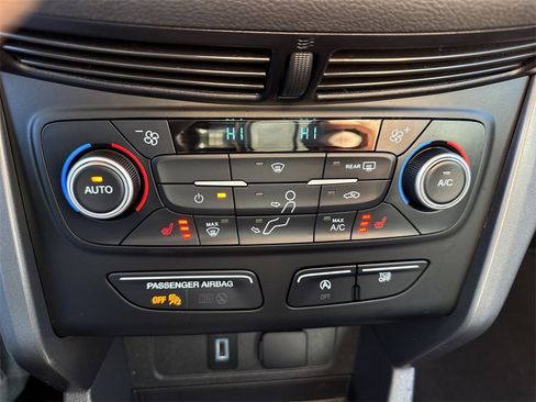 Used 2019 Ford Escape SE image 27