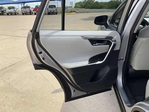 Used 2019 Toyota RAV4 Limited w/ Cold Weather Package FWD image 11