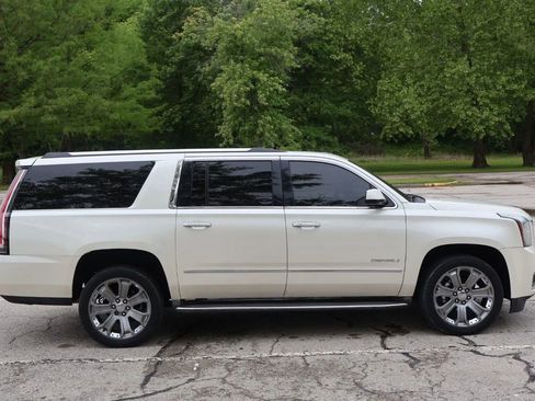 Used 2015 GMC Yukon XL Denali w/ Touring Package AWD/4WD image 5