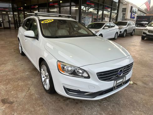 Used 2015 Volvo V60 T5 Premier image 1