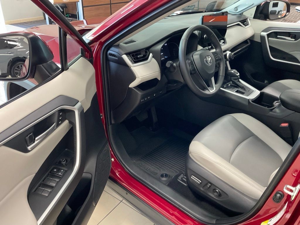 Used 2025 Toyota RAV4 XLE Premium w/ Weather Package AWD/4WD image 10