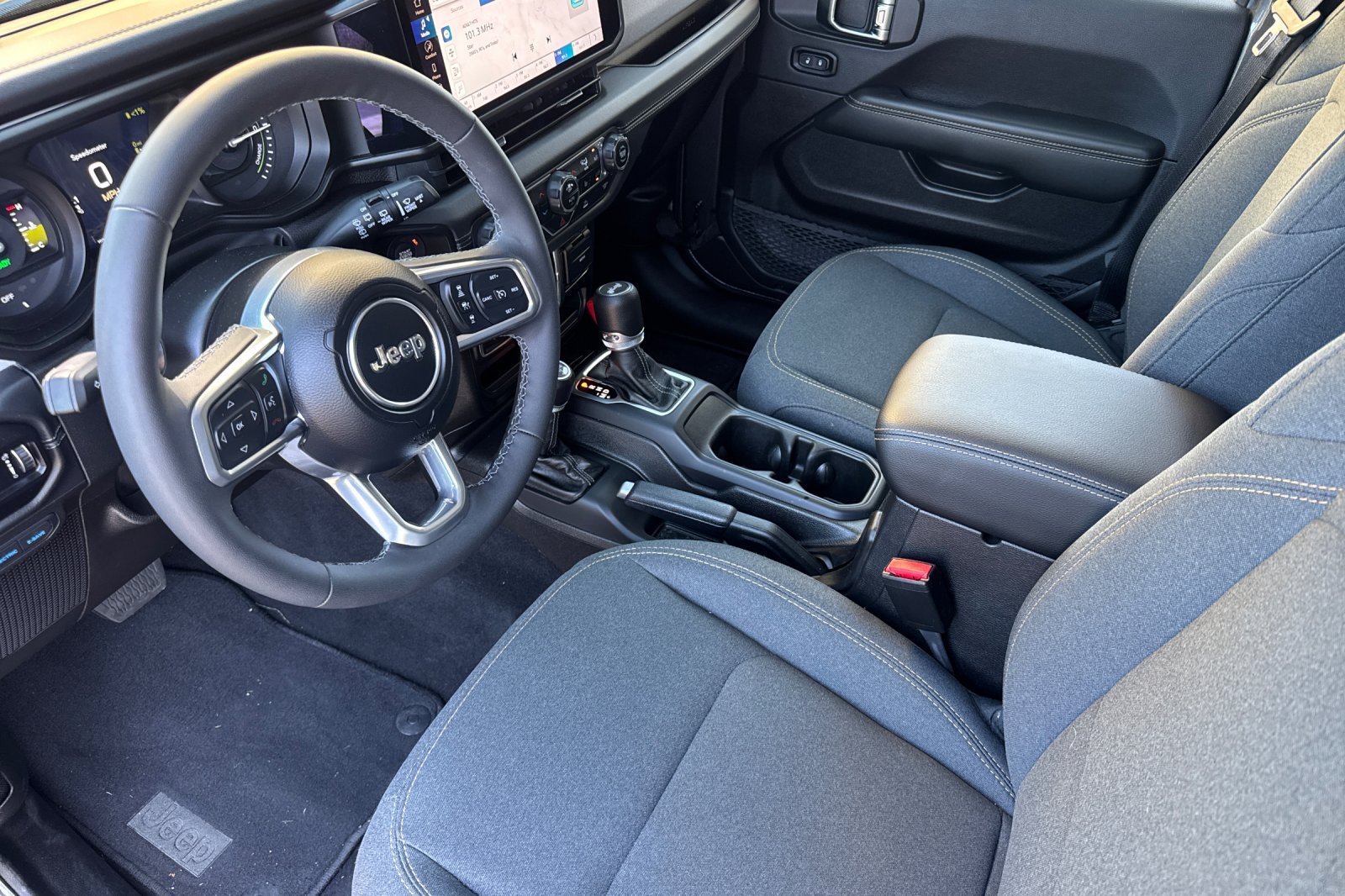 Used 2025 Jeep Wrangler Unlimited Sahara AWD/4WD image 10