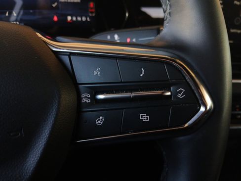 Used 2025 Chevrolet Equinox LT w/ Safety and Technology Package image 18