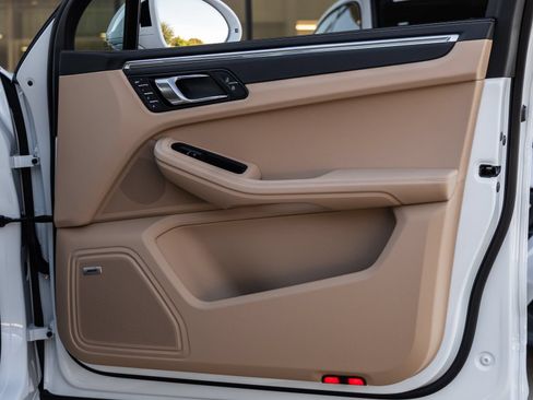 Certified 2026 Porsche Macan S AWD/4WD image 41