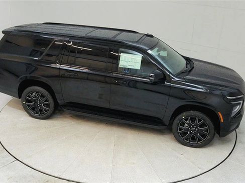 Used 2025 Chevrolet Suburban RST w/ Comfort Package AWD/4WD image 20