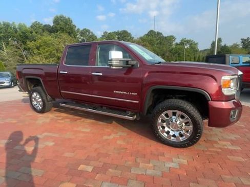 Used 2016 GMC Sierra 2500 Denali w/ Duramax Plus Package AWD/4WD image 4
