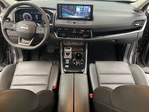 Used 2025 Nissan Rogue SL FWD image 35