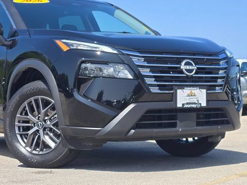 Used 2026 Nissan Rogue S FWD image 2