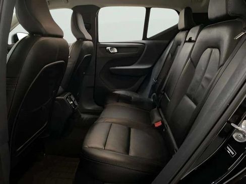 Used 2023 Volvo XC40 B4 Core w/ Convenience Package FWD image 63