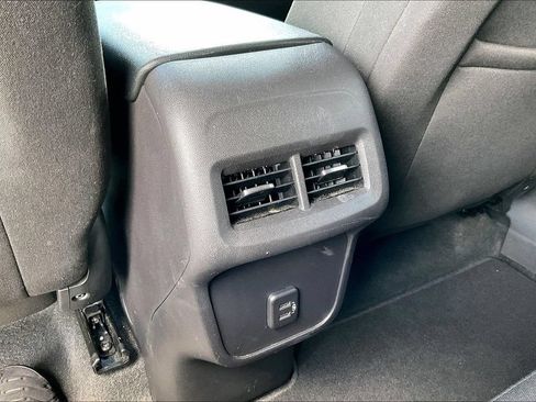 Used 2024 Chevrolet Equinox LT FWD image 33