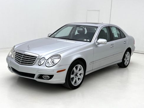 Used 2008 Mercedes-Benz E 350 4MATIC Sedan image 4