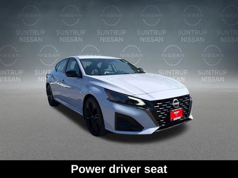 Used 2025 Nissan Altima 2.5 SR FWD image 9