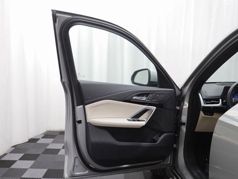 Certified 2025 BMW X1 xDrive28i w/ Technology Package image 4