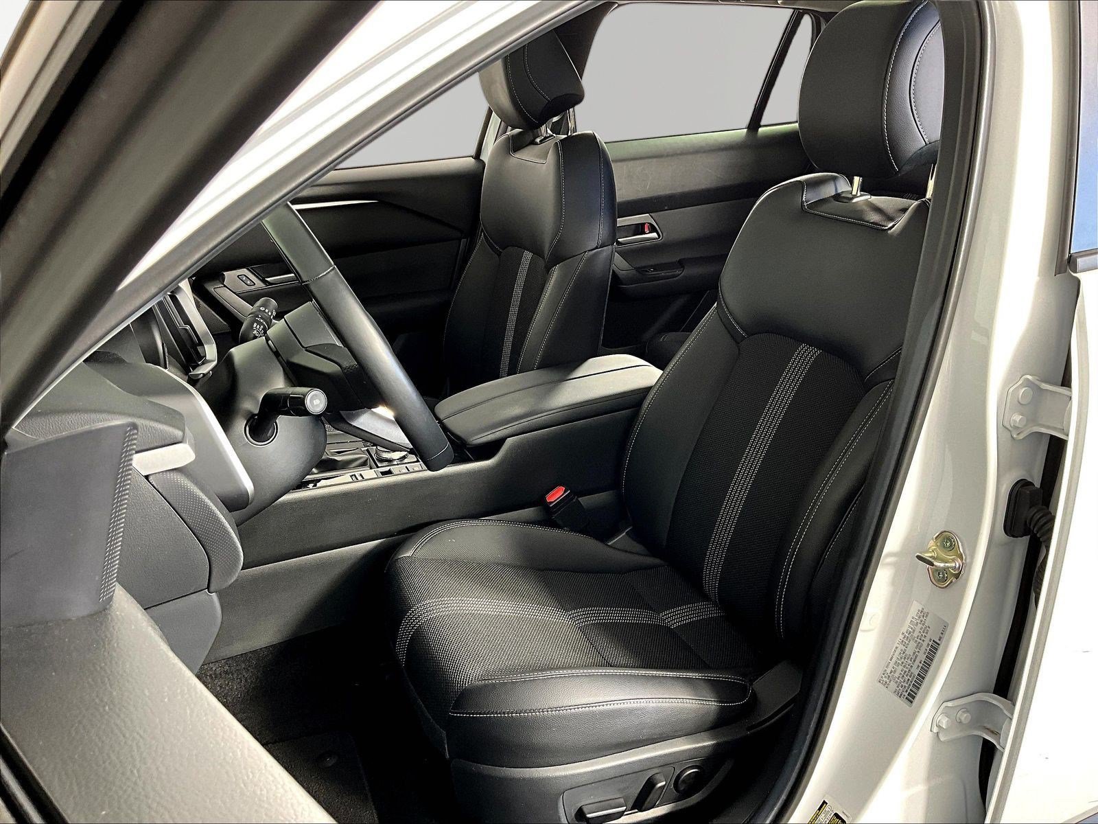 Used 2025 MAZDA CX-50 AWD 2.5 S w/ Premium Package image 19