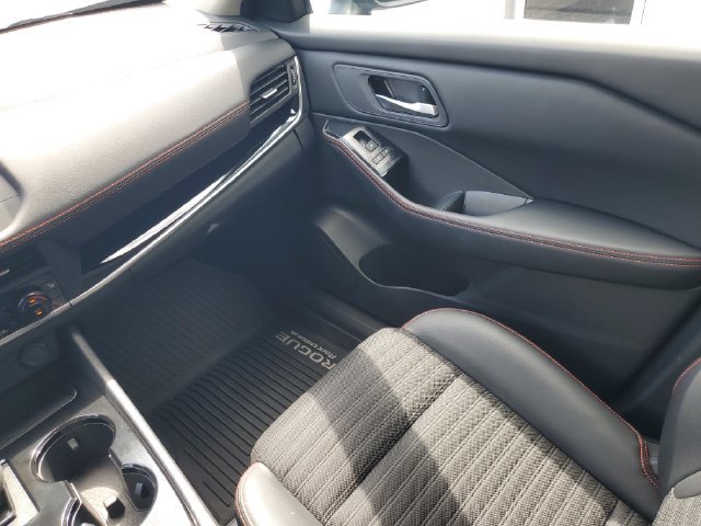 Certified 2026 Nissan Rogue SV AWD/4WD image 29