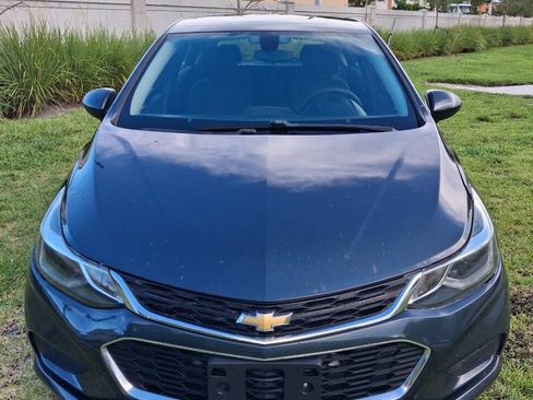 Used 2018 Chevrolet Cruze LT w/ Convenience Package FWD image 3